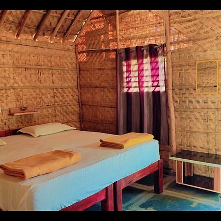 Om Shanti Om Home Stay & Cafe Хампи Экстерьер фото