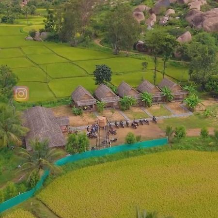Om Shanti Om Home Stay & Cafe Хампи Экстерьер фото