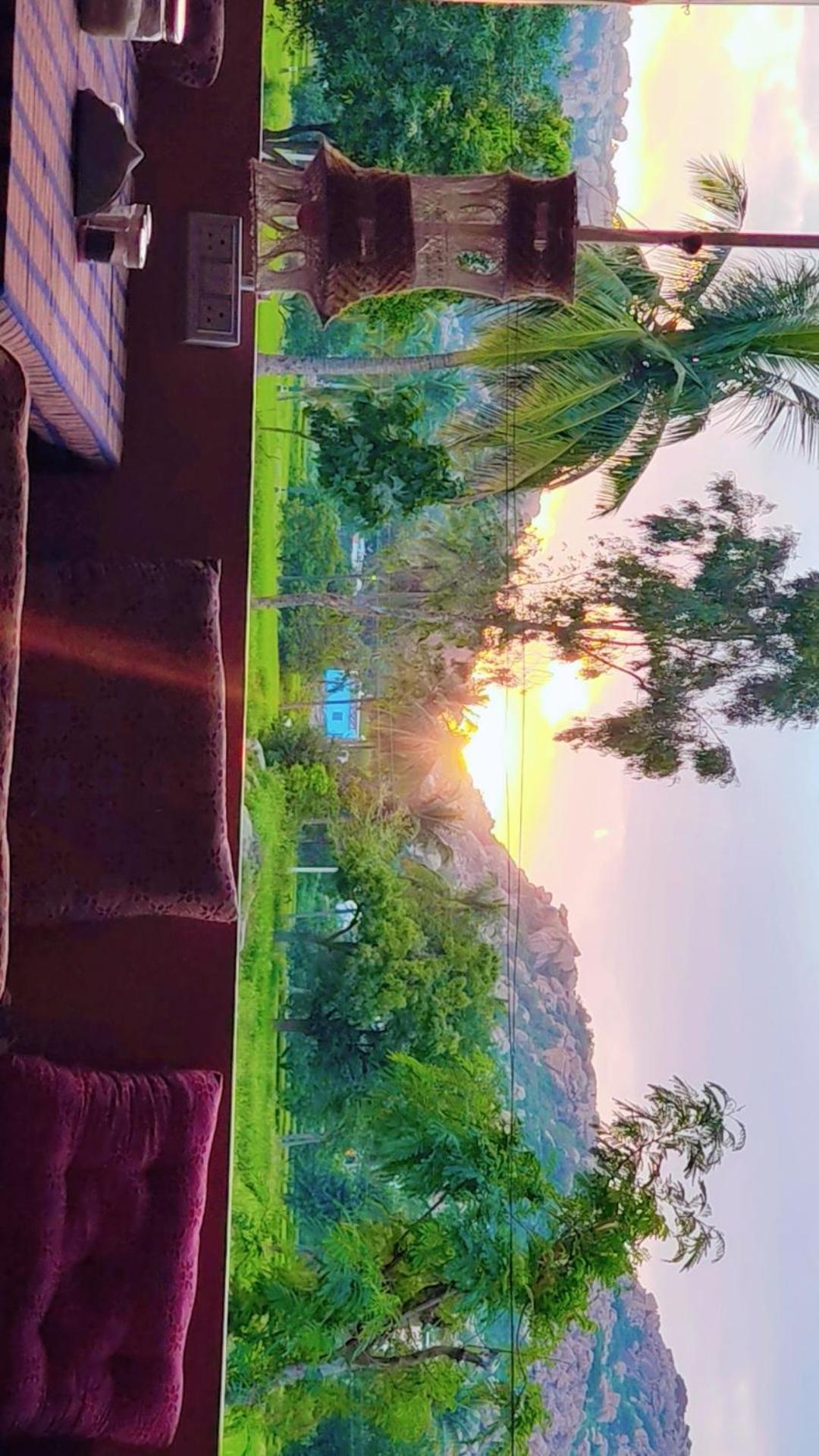 Om Shanti Om Home Stay & Cafe Хампи Экстерьер фото