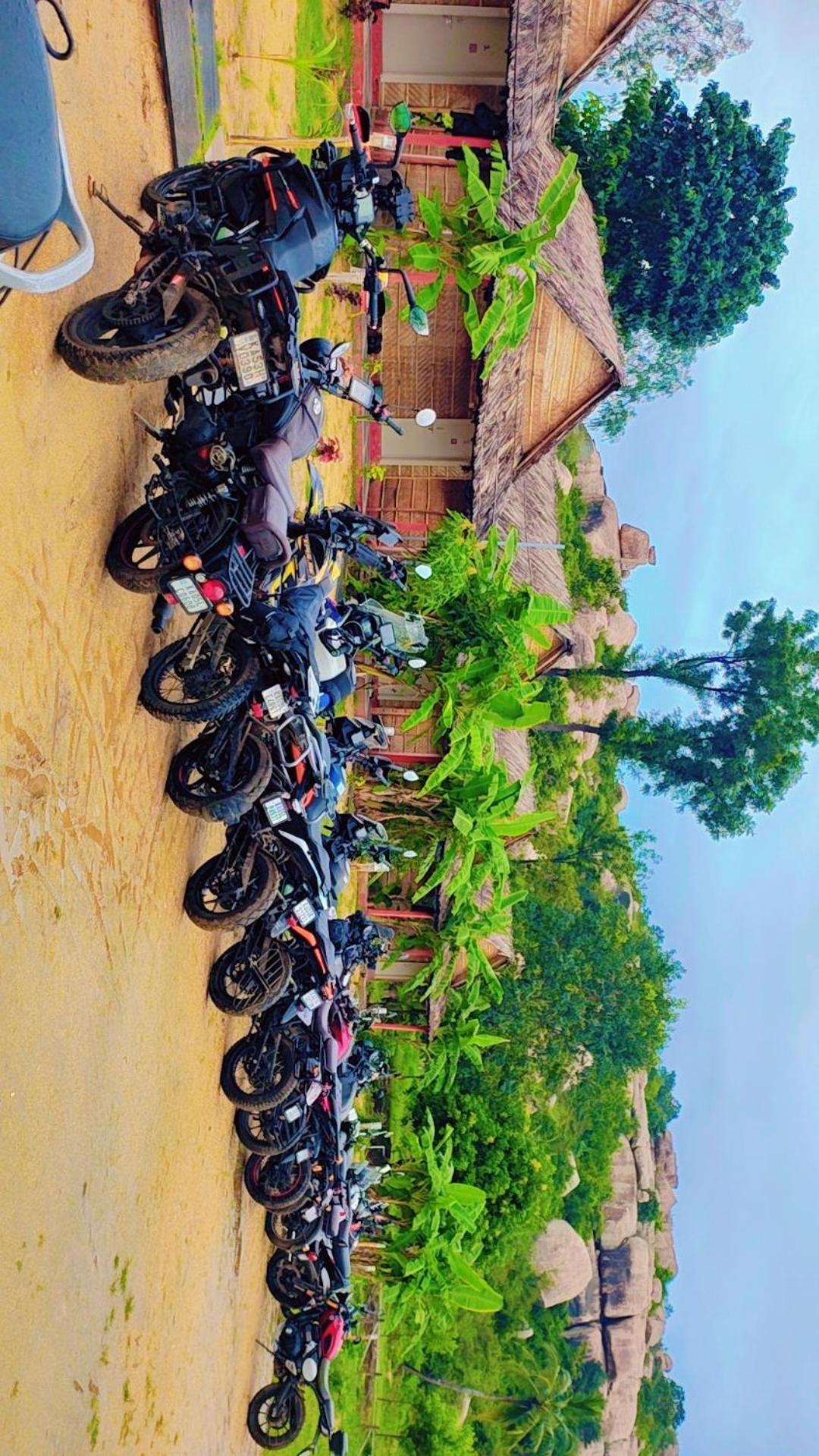 Om Shanti Om Home Stay & Cafe Хампи Экстерьер фото