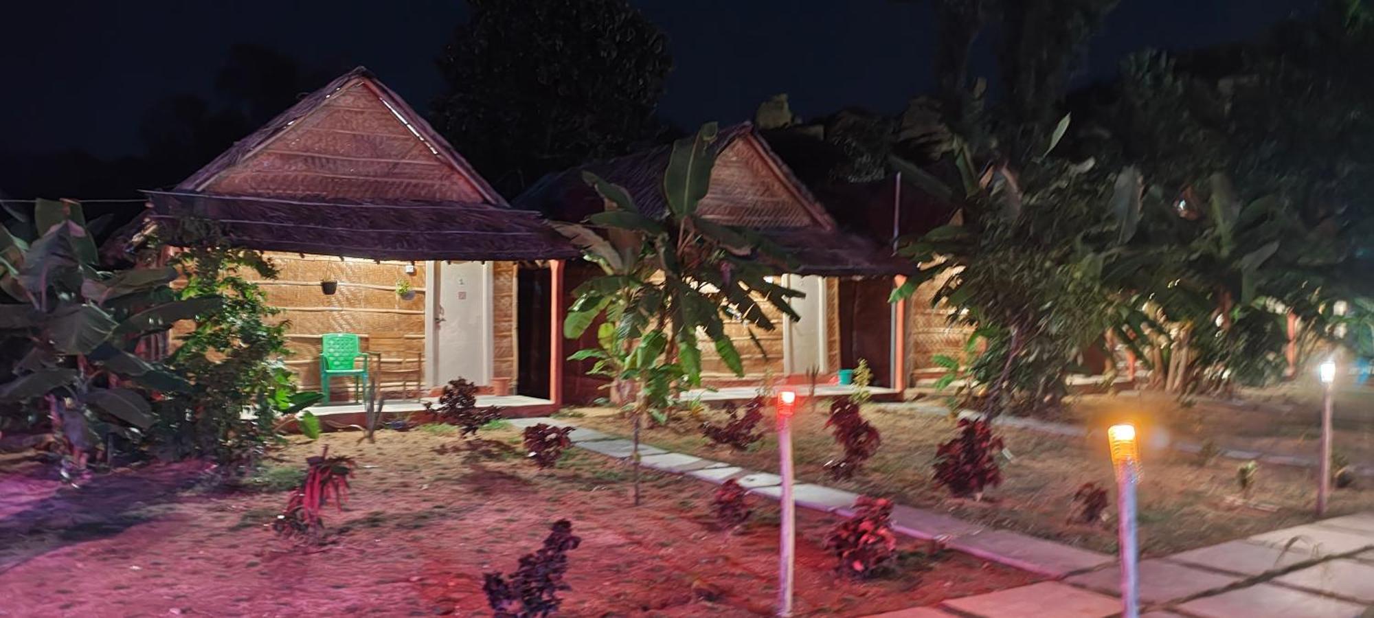 Om Shanti Om Home Stay & Cafe Хампи Экстерьер фото