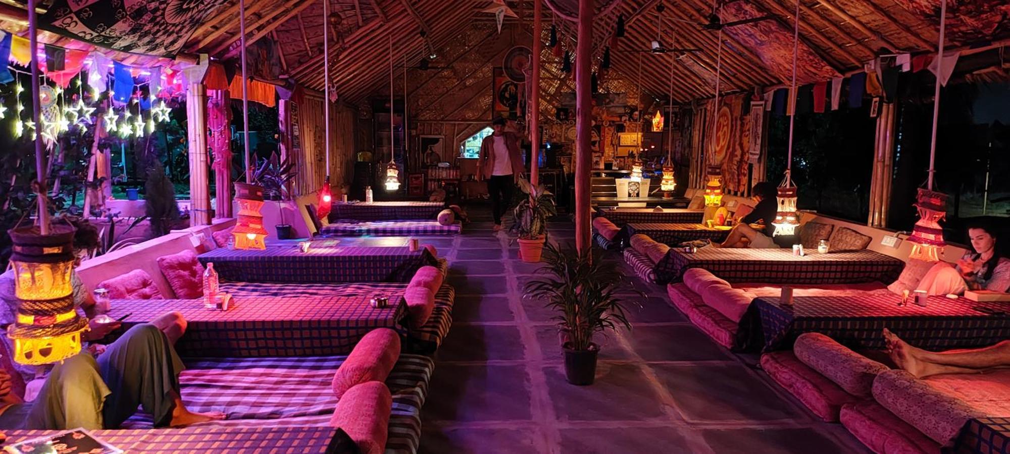 Om Shanti Om Home Stay & Cafe Хампи Экстерьер фото