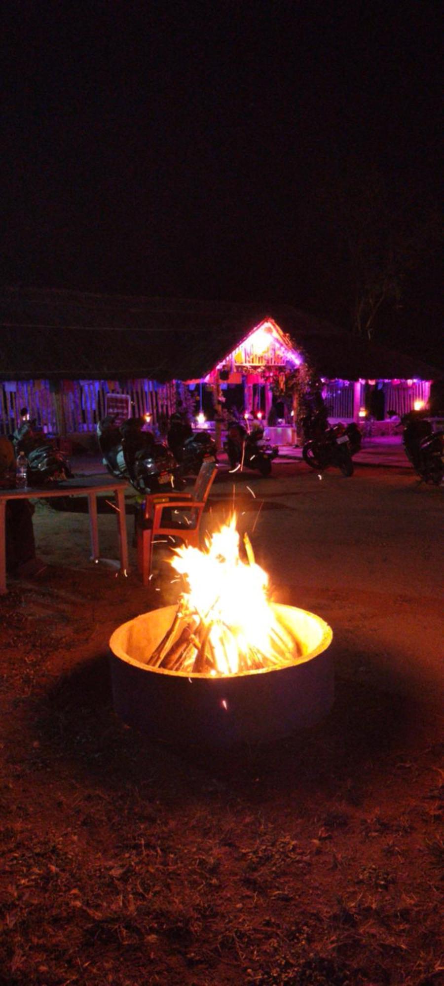 Om Shanti Om Home Stay & Cafe Хампи Экстерьер фото